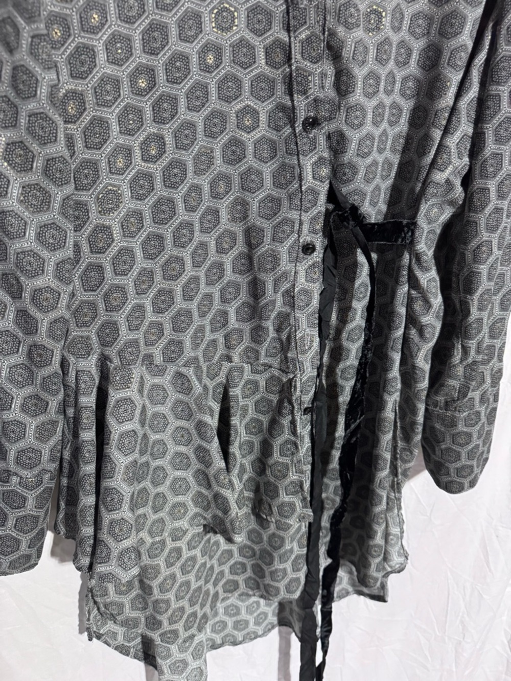 ivy jane geometric with gold long ruffle tie button down blouse Size Large - Picture 3 of 9